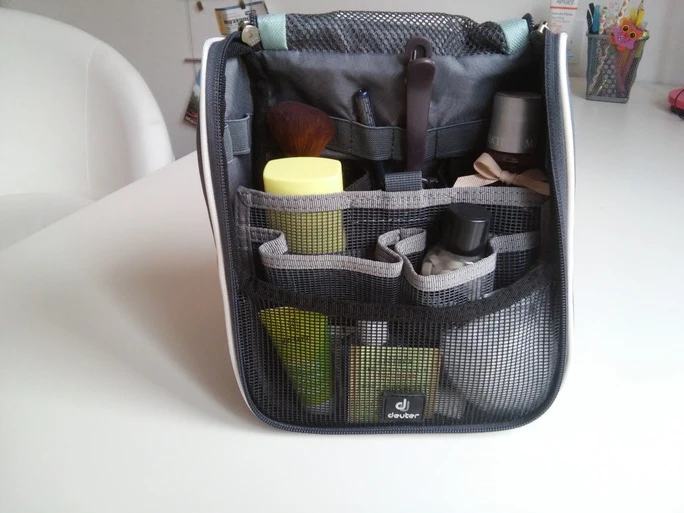 κρεμαστό νεσεσέρ με θήκες Deuter Wash Center