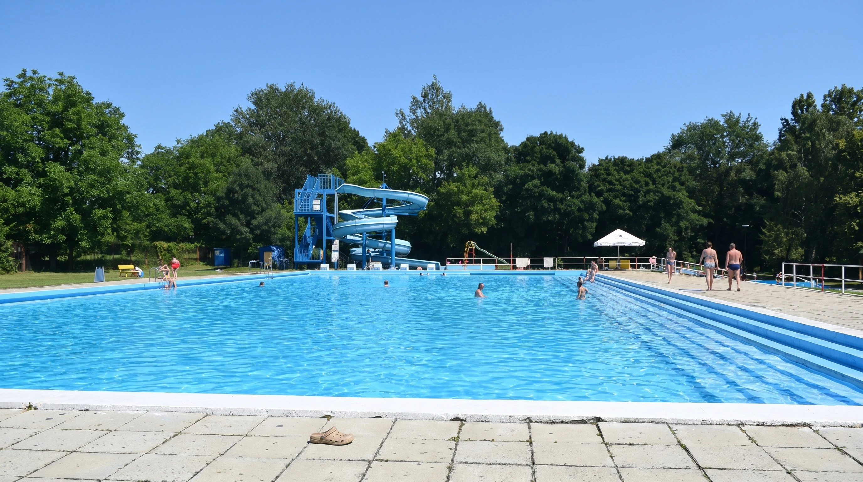 Πισίνα με τσουλήθρα στο Camp Strážnice